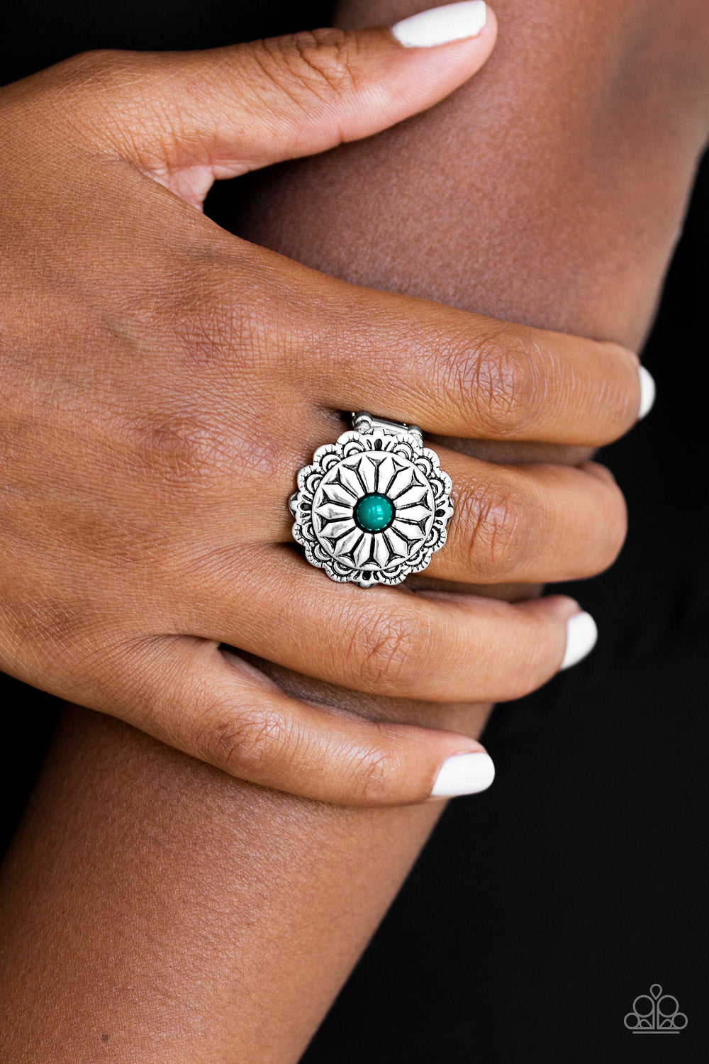 Paparazzi Daringly Daisy Green Ring