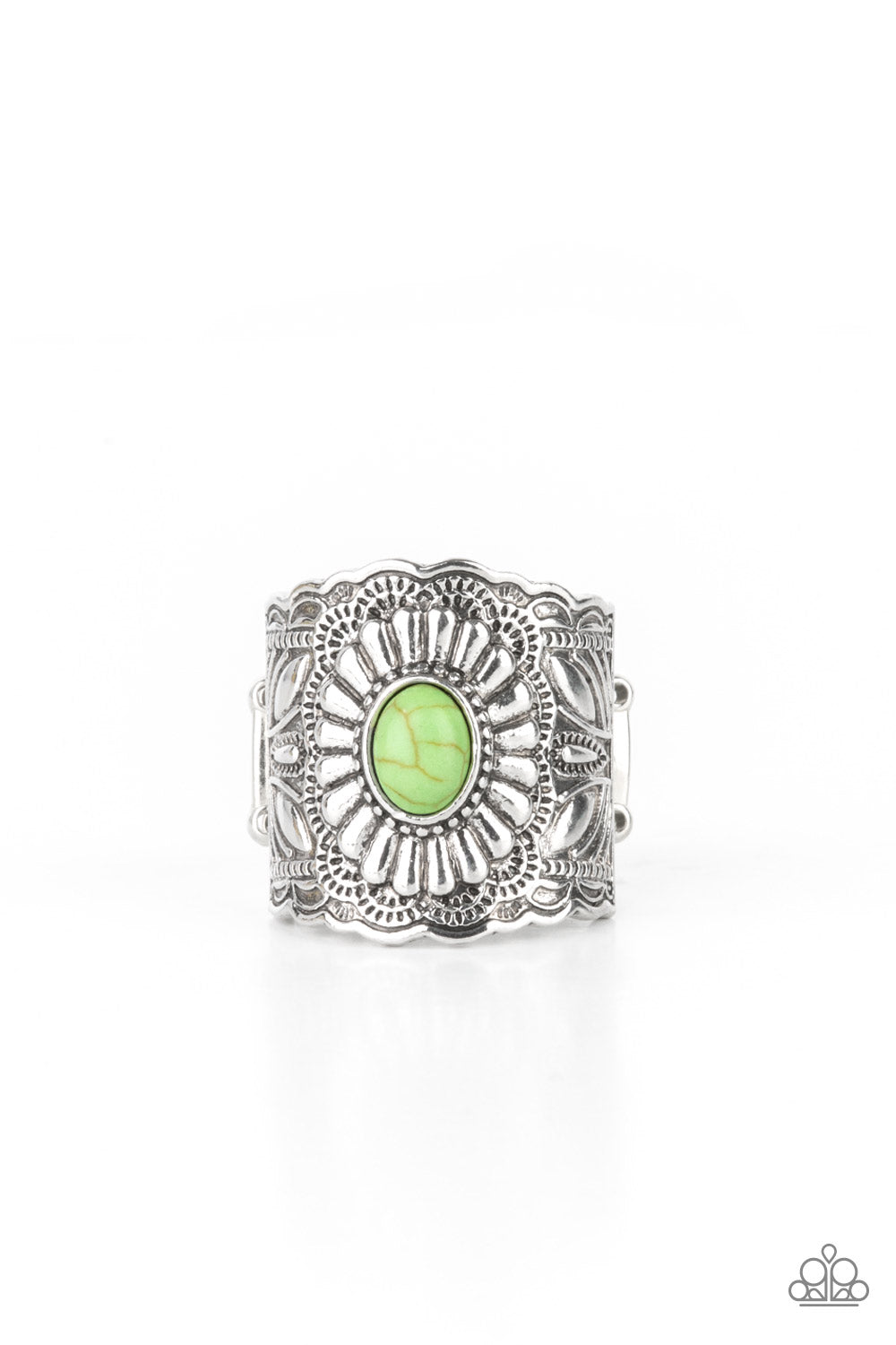 Paparazzi Exquisitely Ornamental Green Ring