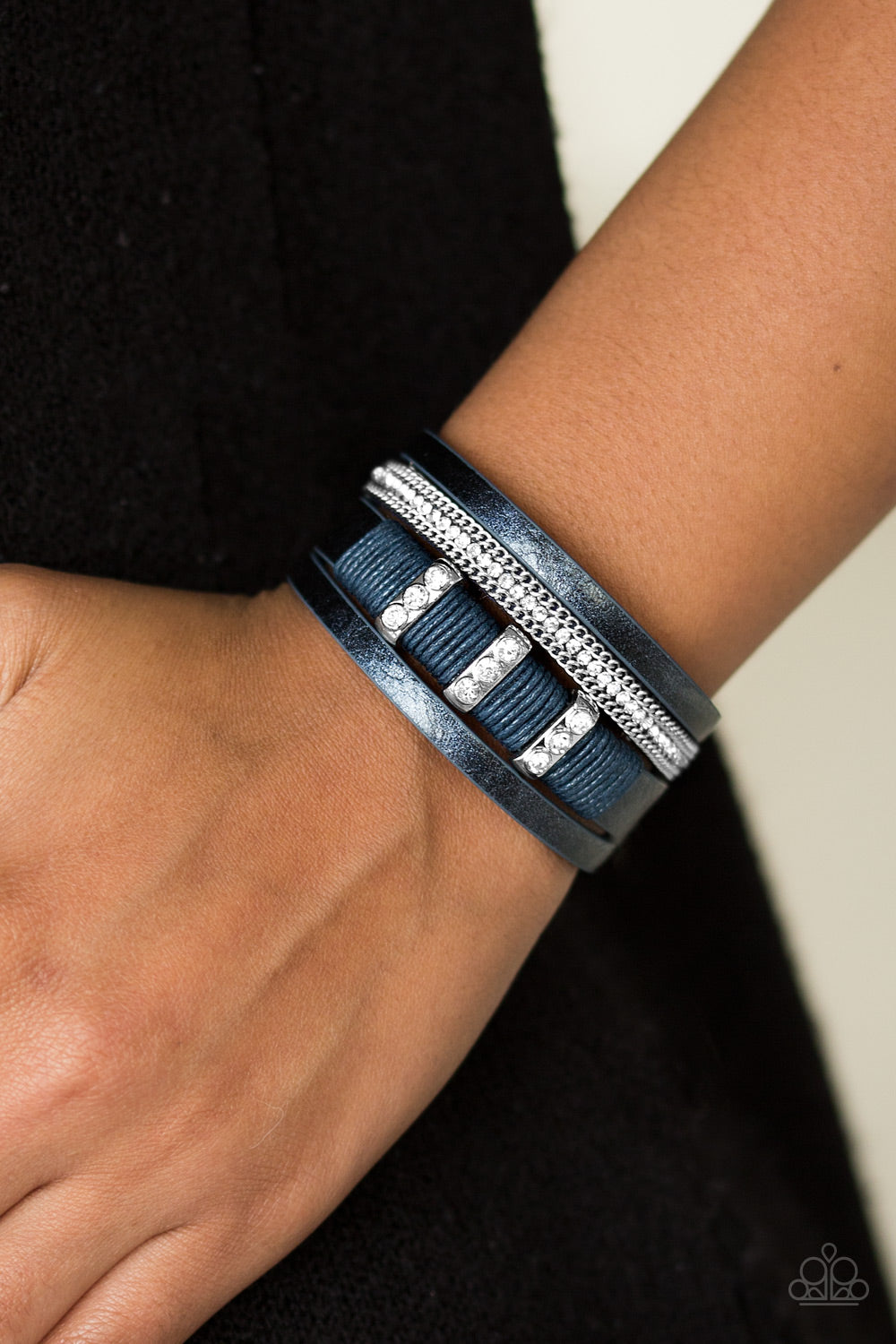 Paparazzi Fame Night Blue Clasp Bracelet