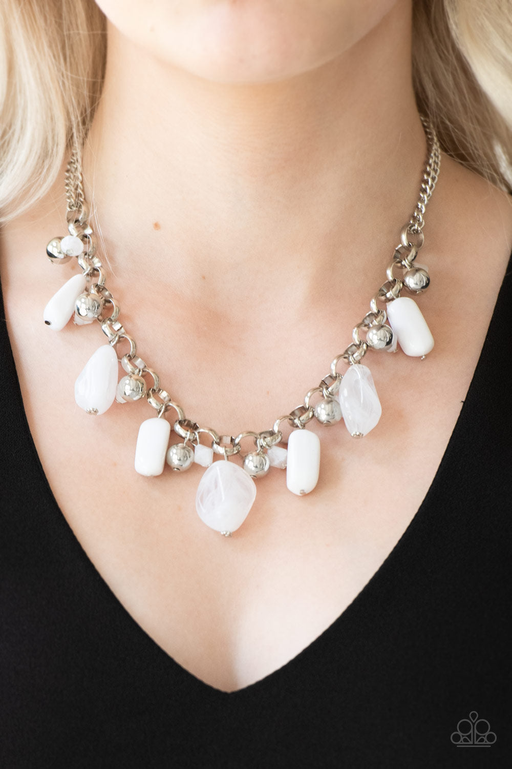 Paparazzi Grand Canyon Grotto White Short Necklace