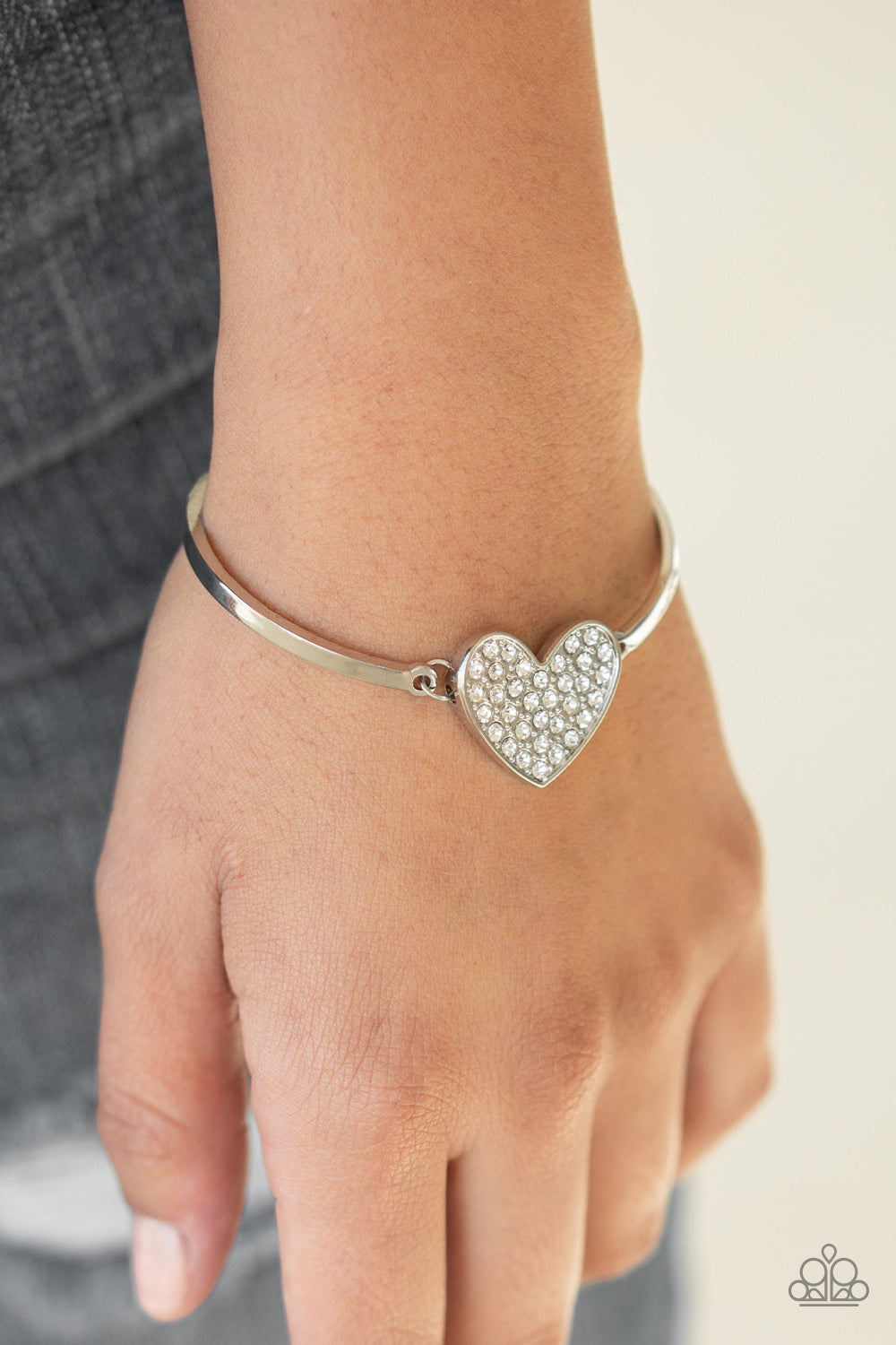 Paparazzi Heart-Stopping Shimmer White Clasp Bracelet