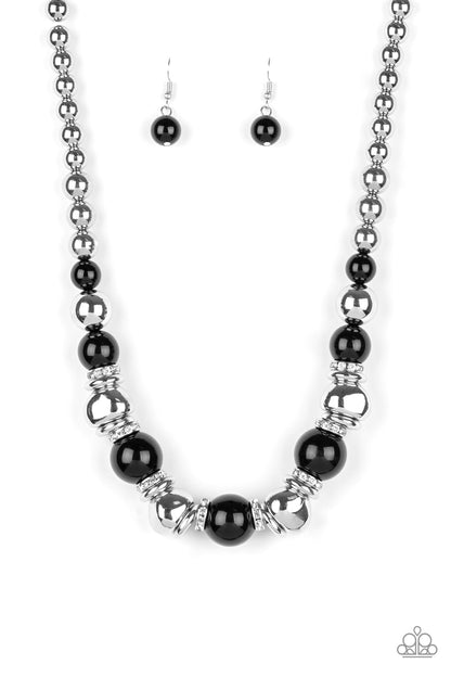 Paparazzi Hollywood HAUTE Spot Black Short Necklace