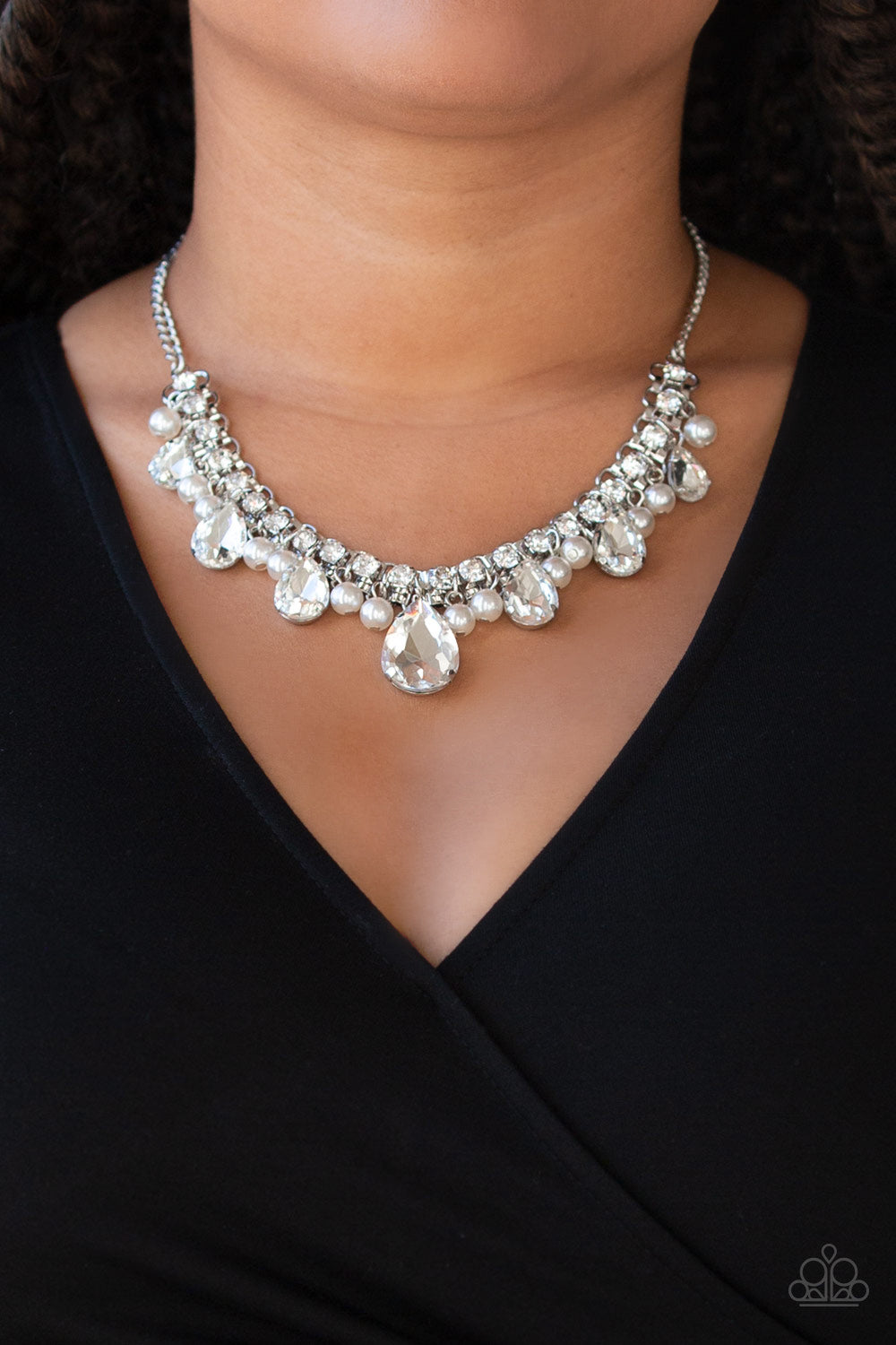 Paparazzi Knockout Queen White Short Necklace