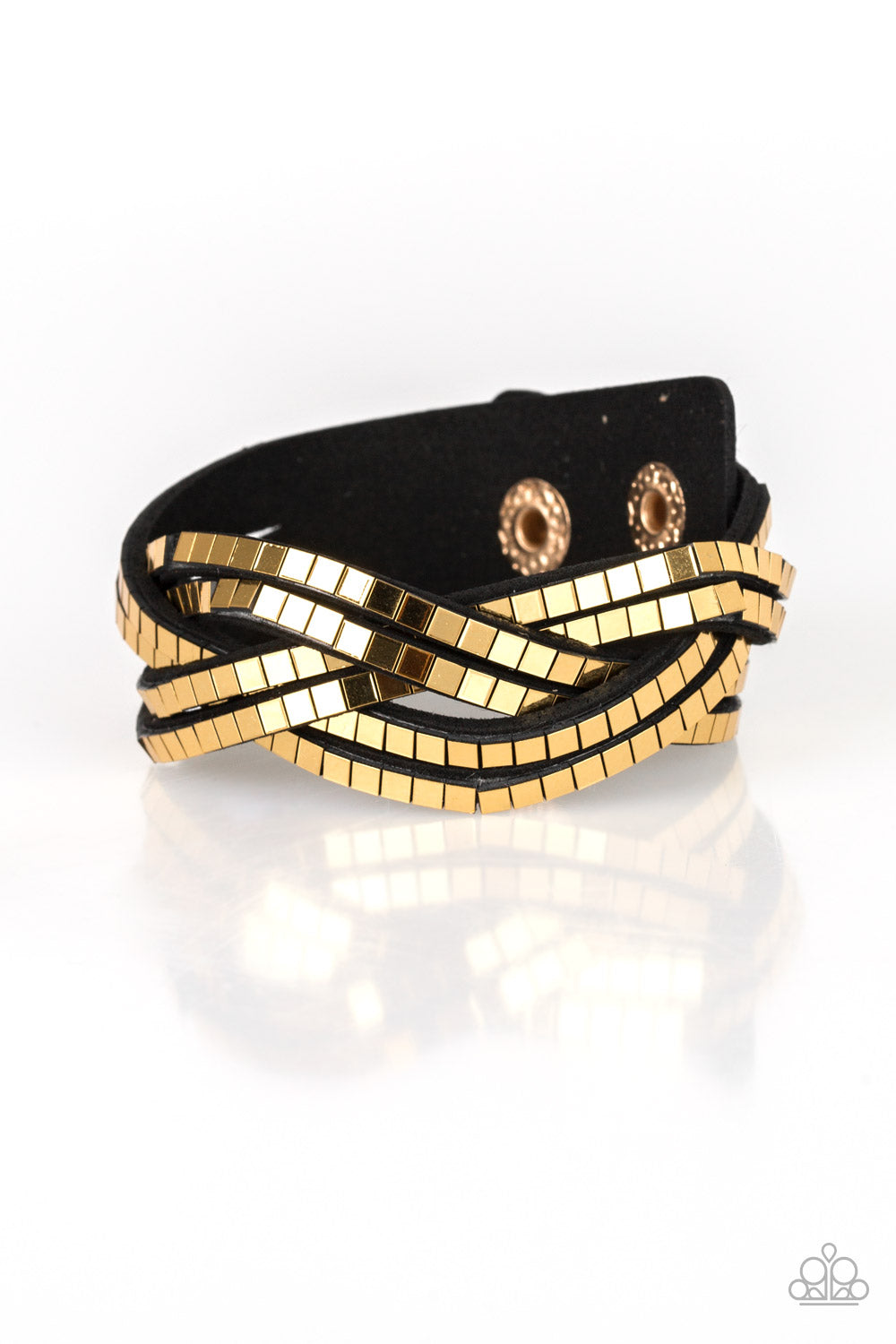 Paparazzi Looking For Trouble Gold Single Wrap Snap Bracelet - P9DI-URGD-020XX