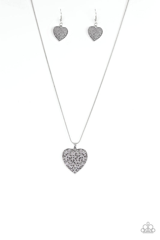Paparazzi Look Into Your Heart Silver Short Necklace