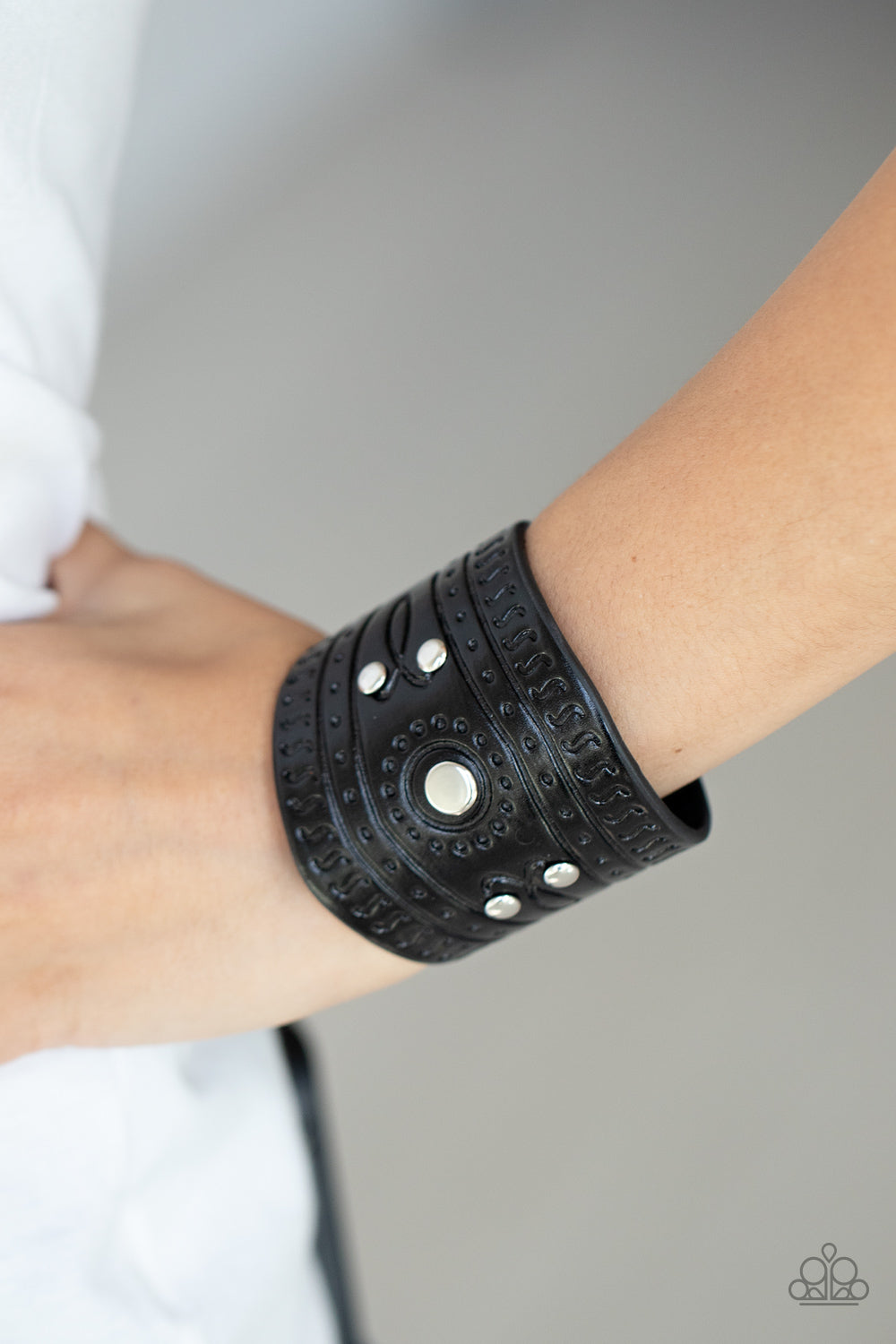 Paparazzi Orange County Black Single Wrap Snap Bracelet