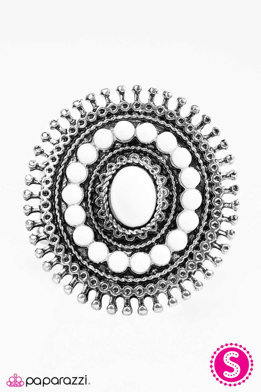 Paparazzi Summer Flair White Ring