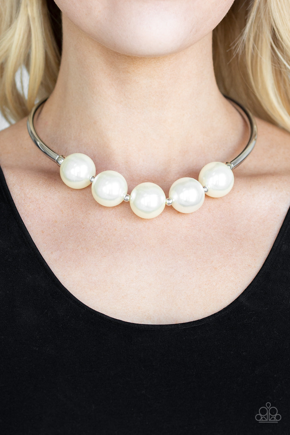Paparazzi Welcome To Wall Street White Short Necklace