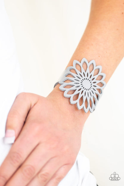 Paparazzi Wildly Wildflower Silver Clasp Bracelet